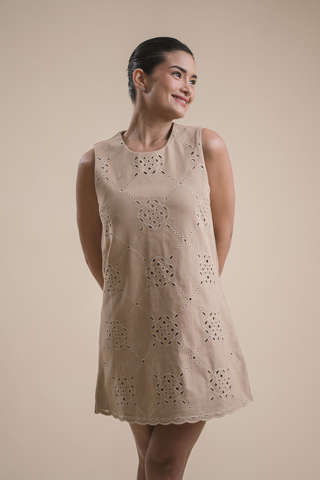 Vestido mini Bordado Beige
