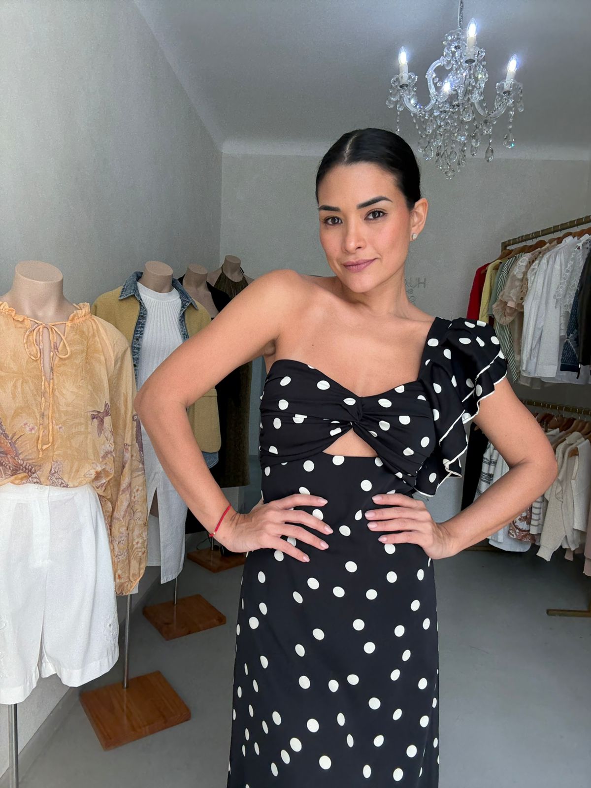 VESTIDO LUNARES NEGROS