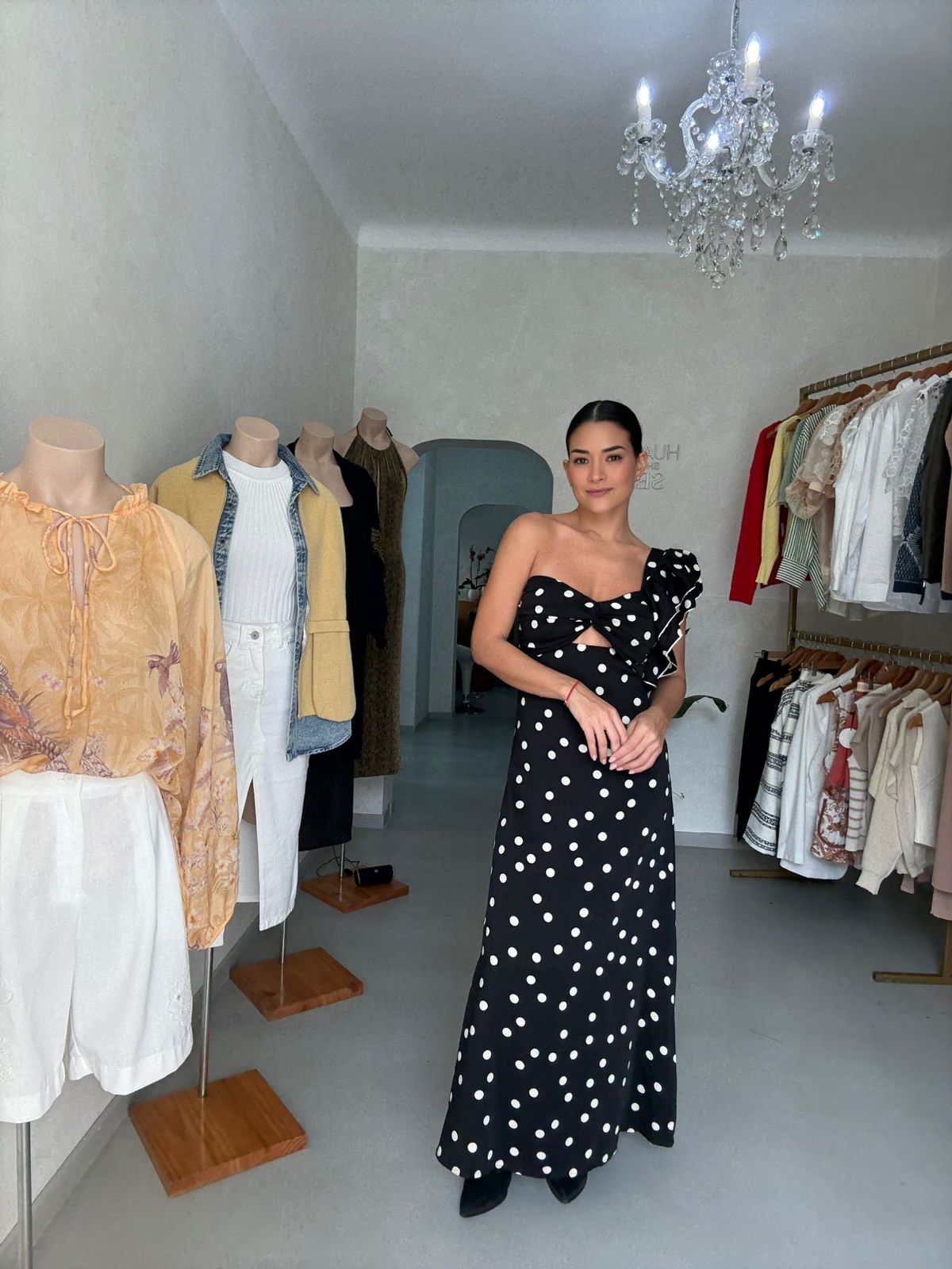 VESTIDO LUNARES NEGROS